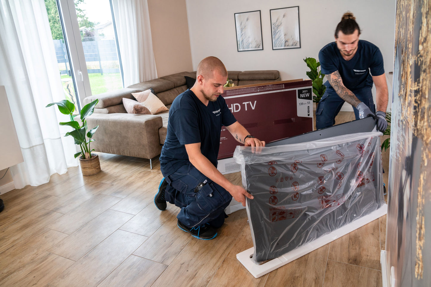 Sorgfältig geliefert und eingestellt: Standfußmontage + Einstellservice